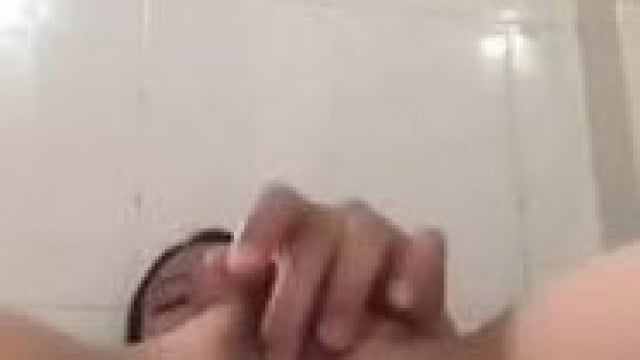 Tan học về nhà là khoe hàng thủ dâm