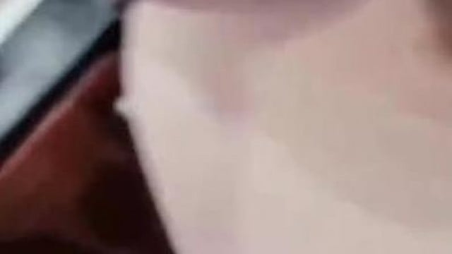 Tranh thủ chịch vợ của bạn nhậu lúc đang say sỉn