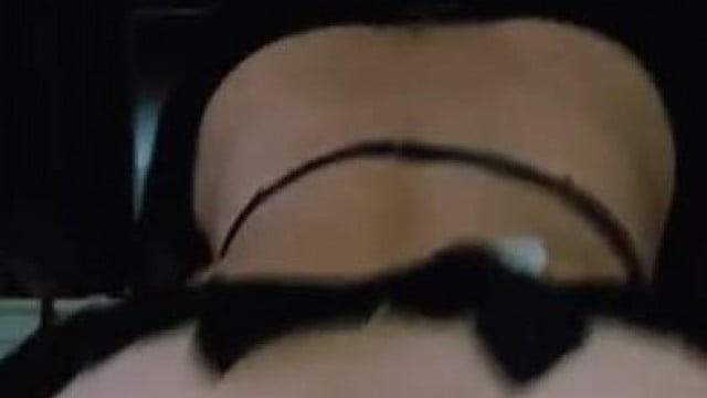 Vú to cưỡi ngựa