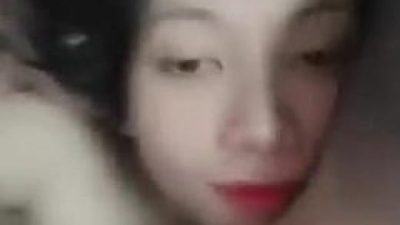 ” Bạn trai đang địt em nha mọi người ơi ! ” .