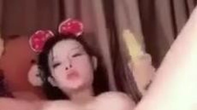 ngân 98 lồn khít và 2 trái chuối khổng lồ