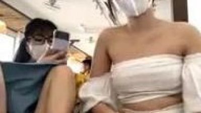 Hai chị em nhân viên quán spa ra quán nước quay phim thủ dâm .