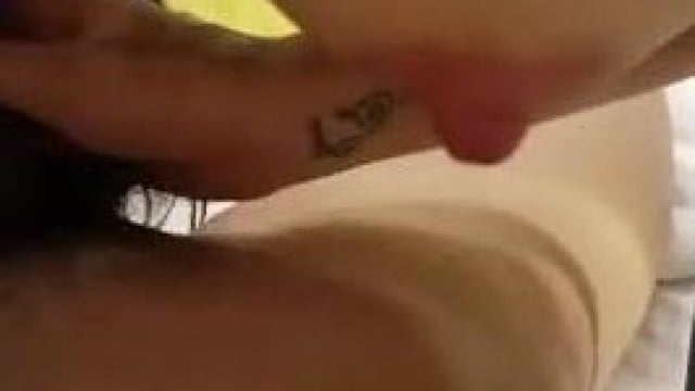 Lên giường với em Hân BABY vú to lồn dâm .