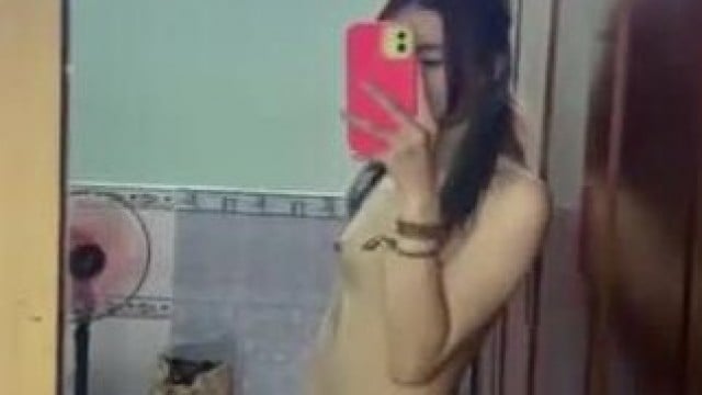 thân hình mỏng manh dáng dây