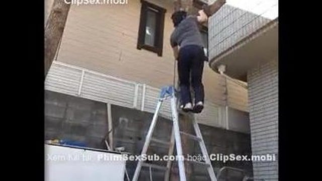 Leo vào nhà hiếp dâm em hàng xóm