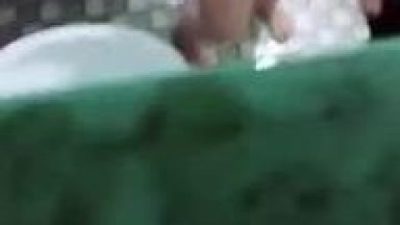 Quay lén chị dâu đang tắm .