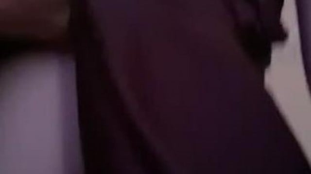 Em gái cười ngựa nhịp nhàng