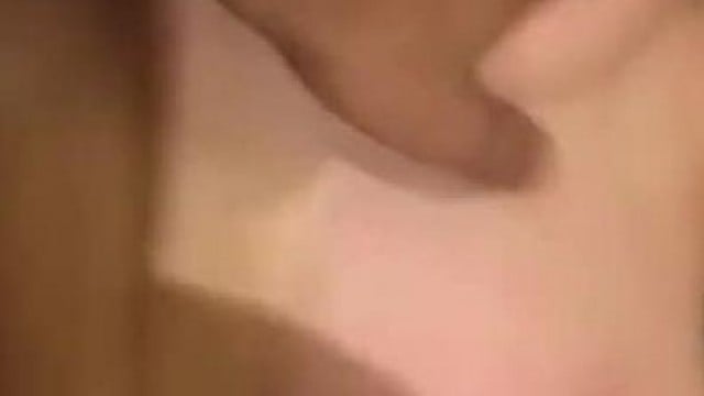 Địt em tới mức anh phải bịt miệng lại !