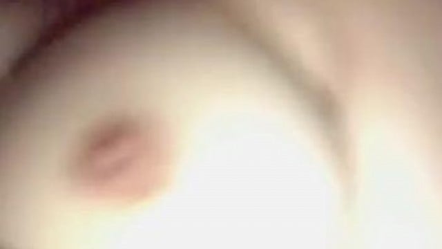 Vợ thủ dâm móc lồn cho xem