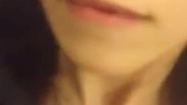 Chịch phê quá bắn lên người em luôn