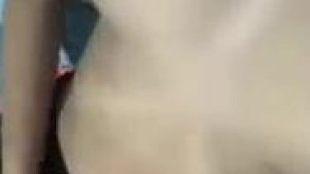 Đang học bài thì em gái vú to chuyển sang học nứng quay clip.