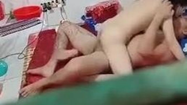 Giả vờ say quay lén thằng bạn chơi người yêu