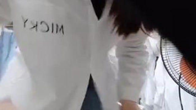 Em dược sĩ nứng lồn quay thay đồ xoe víu