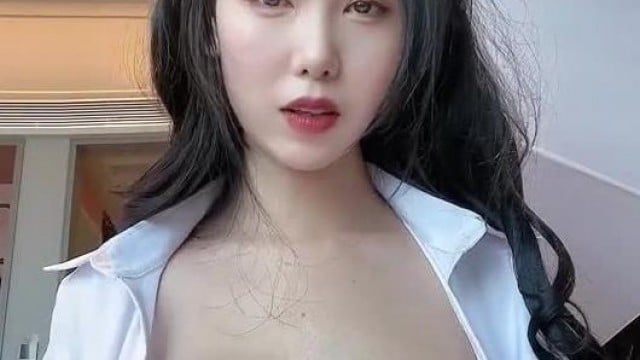 Sơ mi trắng có làm anh lo lắng