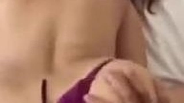 Em bảo cắt quần áo ra rồi dogy .