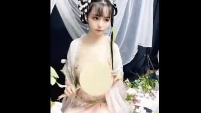 em gái trung quốc cosplay không 1 cộng lông