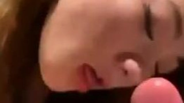 “Để bú cho anh sướng nhé”