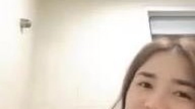 Em gái live chịch với người yêu .