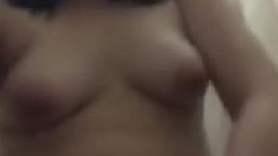 Em gái dâm đãng thích thủ dâm