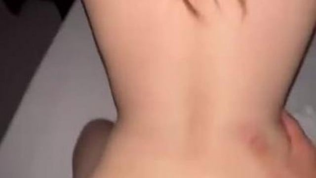 Nghe em rên mà anh thấy sướng càng địt em mạnh hơn nữa !