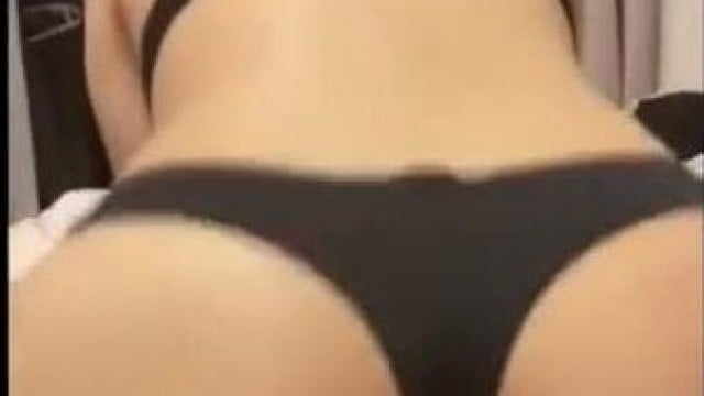 Nứng quá không kịp cởi đồ