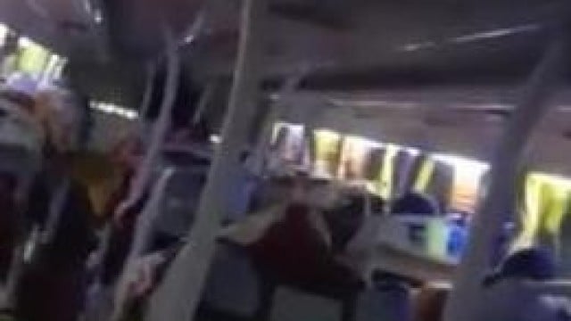 Đang trên xe khách cũng k yên với cô ng yêu