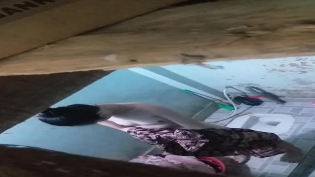 quay lén em học sinh tắm