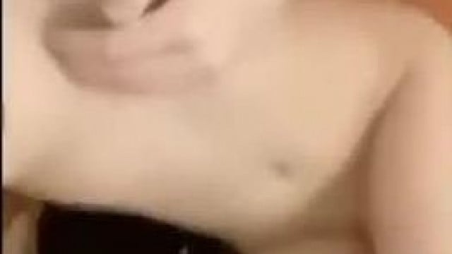 Thủ dâm lồn cực múp