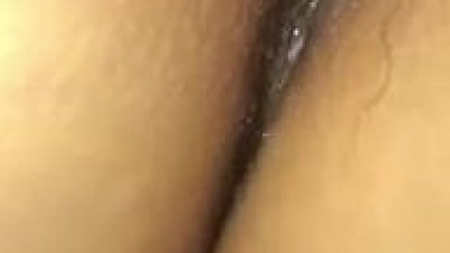 Chơi 2 lỗ em hàng xóm mông to