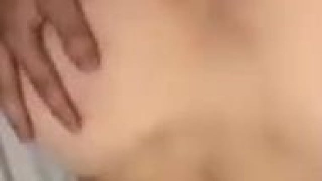 Doggy e mông to vừa chịch vừa nói chuyện diện thoạt