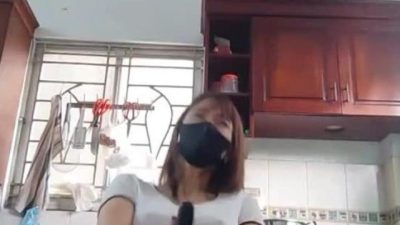 Em gái đang nấu ăn thì nứng
