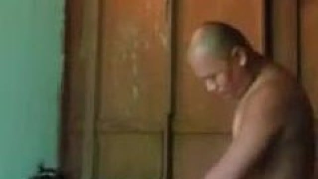 Cha ck địch luôn con dâu khi ck đi vắng