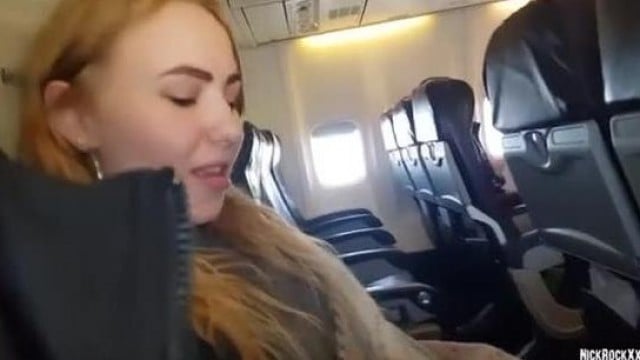 Gái dâm public trên máy bay