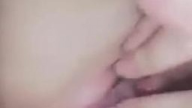 Em ny quay cho xem hàng