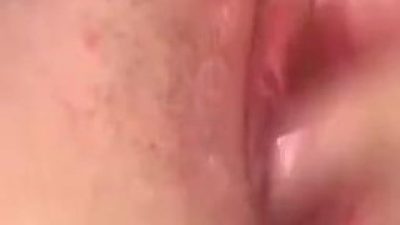 Nằm Xuống Và Đưa Cái Lồn Ra Đây