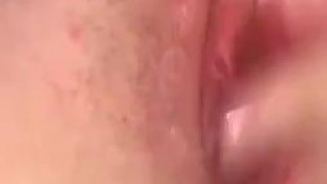 Nằm Xuống Và Đưa Cái Lồn Ra Đây