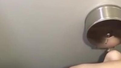 Sinh viên địt trong toilet trường p2