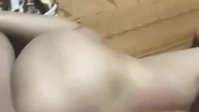 Doggy em sinh viên trên sàn nhà .