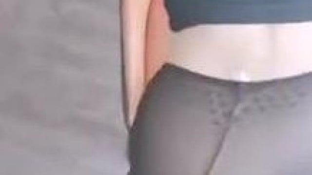 Doggy không cần cở quần em gái mông to