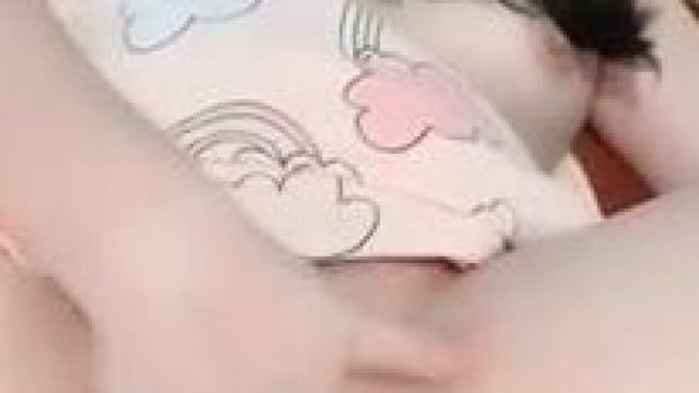 em gái trắng hồng bím múp thủ dâm