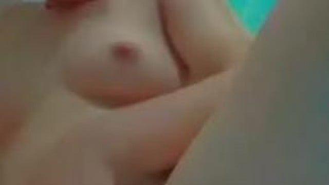 Em ny thủ dâm trong nhà tắm cho xem