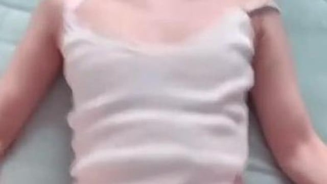 không cảm xúc mặc kệ anh làm gì thì làm