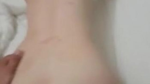 Hẹn hò người yêu cũ, đang chịch thì bố gọi