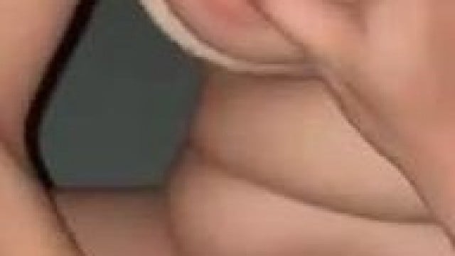 Chị gái cực phẩm vú hồng hào với màn dạo đầu cạ chim cực đỉnh