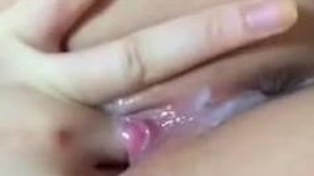 Em nứng lồn móc nước chảy tùm lum