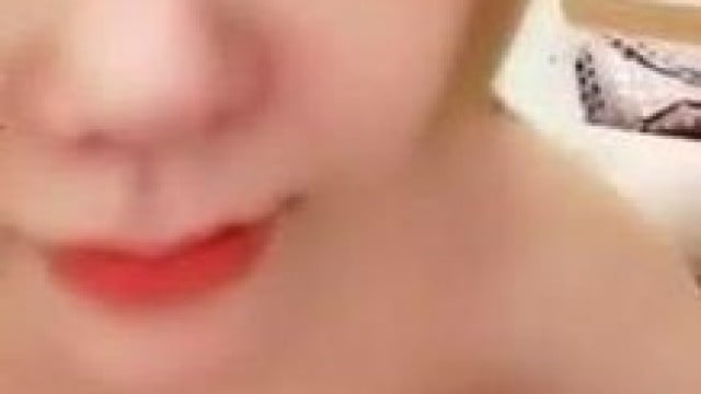 Em đẹp em có quyền show hàng .