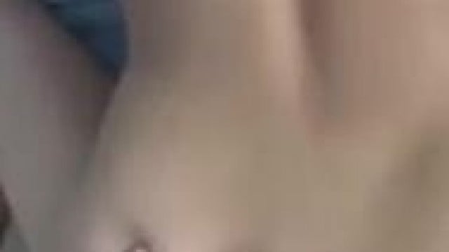 Thanh niên lén cởi bao chơi trần làm em hàng dỗi bỏ về