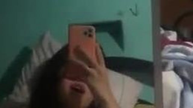 em gái cần người tâm sự