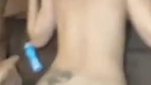 Dập em từ phía sau