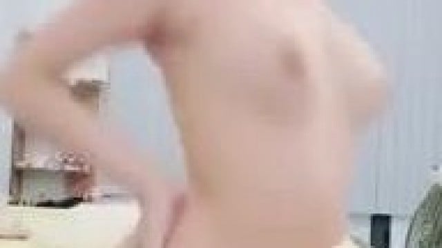 Con vợ da trắng vú xệ lại nứng rồi .